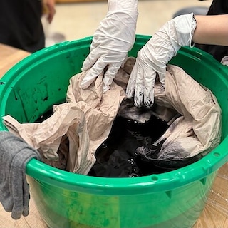 【広島パルコ】大切な服が生まれ変わる。黒染めワークショップを開催しました｜イベント