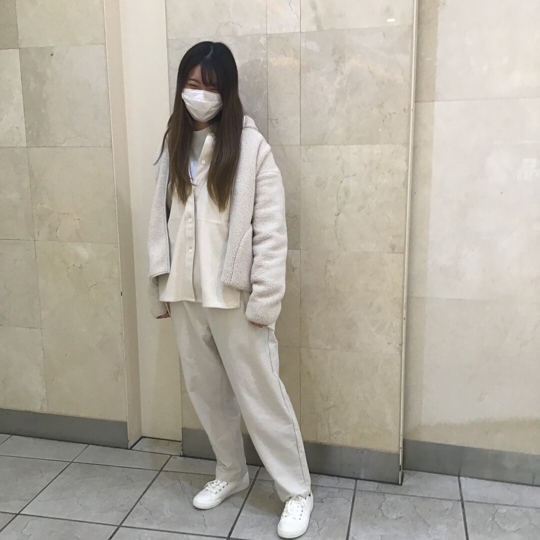 無印良品で淡色コーデ