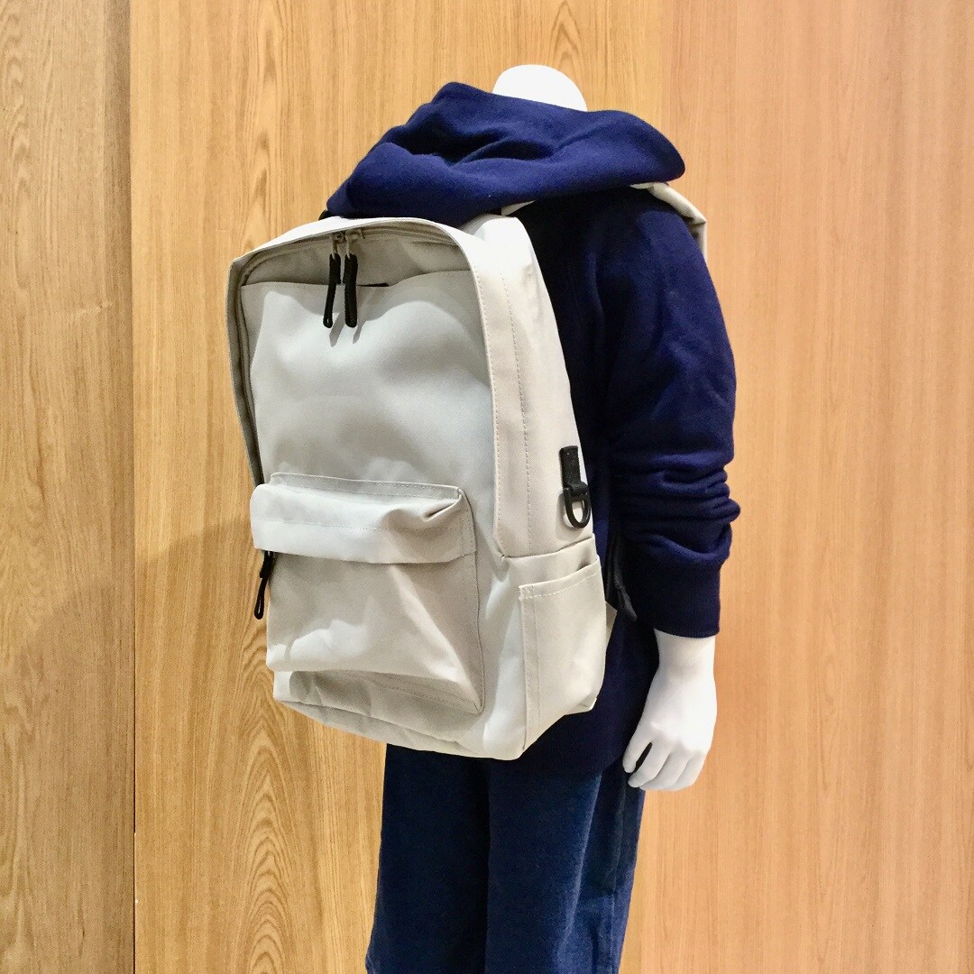 キービジュアル画像：手提げとしても使えるリュックサック｜スタッフのおすすめ
