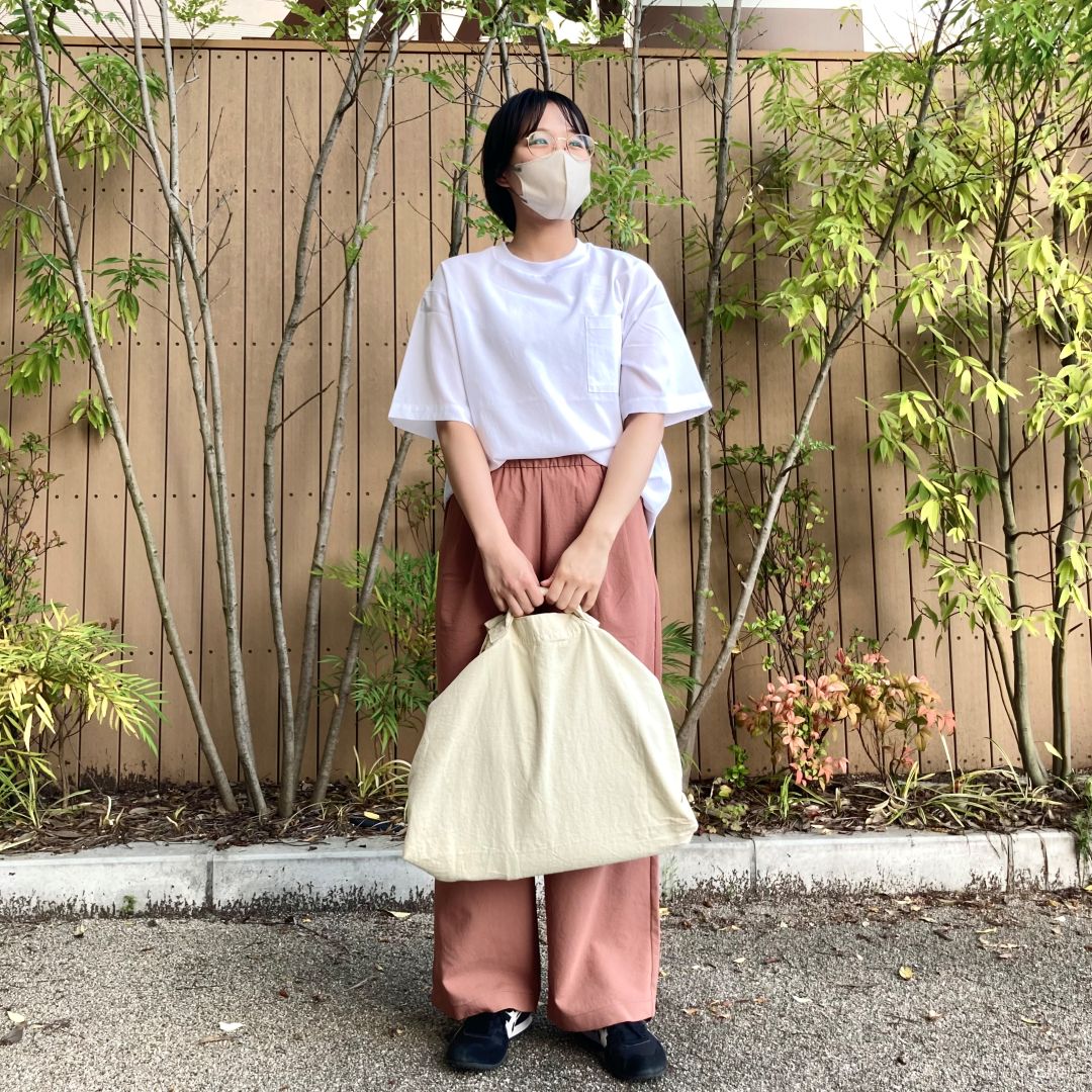 https://contents.muji.com/jp/sites/jp/files/2019-06/%E8%A1%A3%E6%9C%8D%E3%80%80%E3%82%B5%E3%83%A0%E3%83%8D.jpg