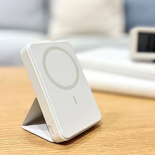 【イオンモール広島府中】充電中も快適に!スタンドにもなるモバイルバッテリーのご紹介
