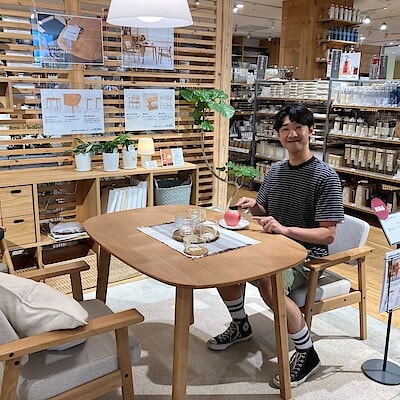 【二子玉川】「高さが変えられる木製テーブル」のご紹介