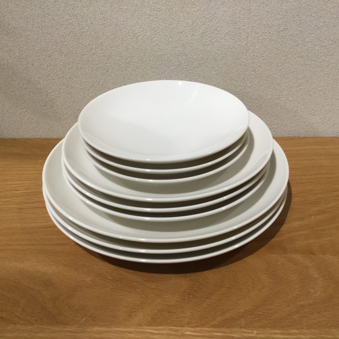 キービジュアル画像：磁器ベージュ皿