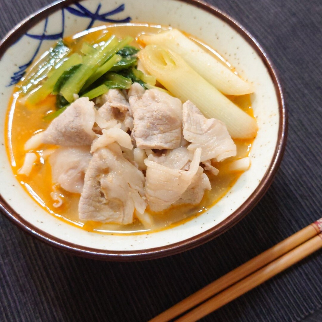 【アミュプラザ鹿児島】ひとり分からつくれる鍋の素を使った『胡麻味噌黒豚うどん』