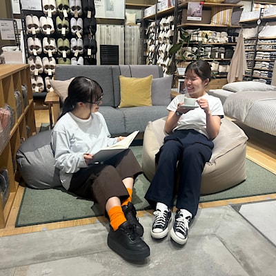 【アミュプラザ鹿児島】食欲、読書の秋。体にフィットするソファと共に過ごしてみませんか？