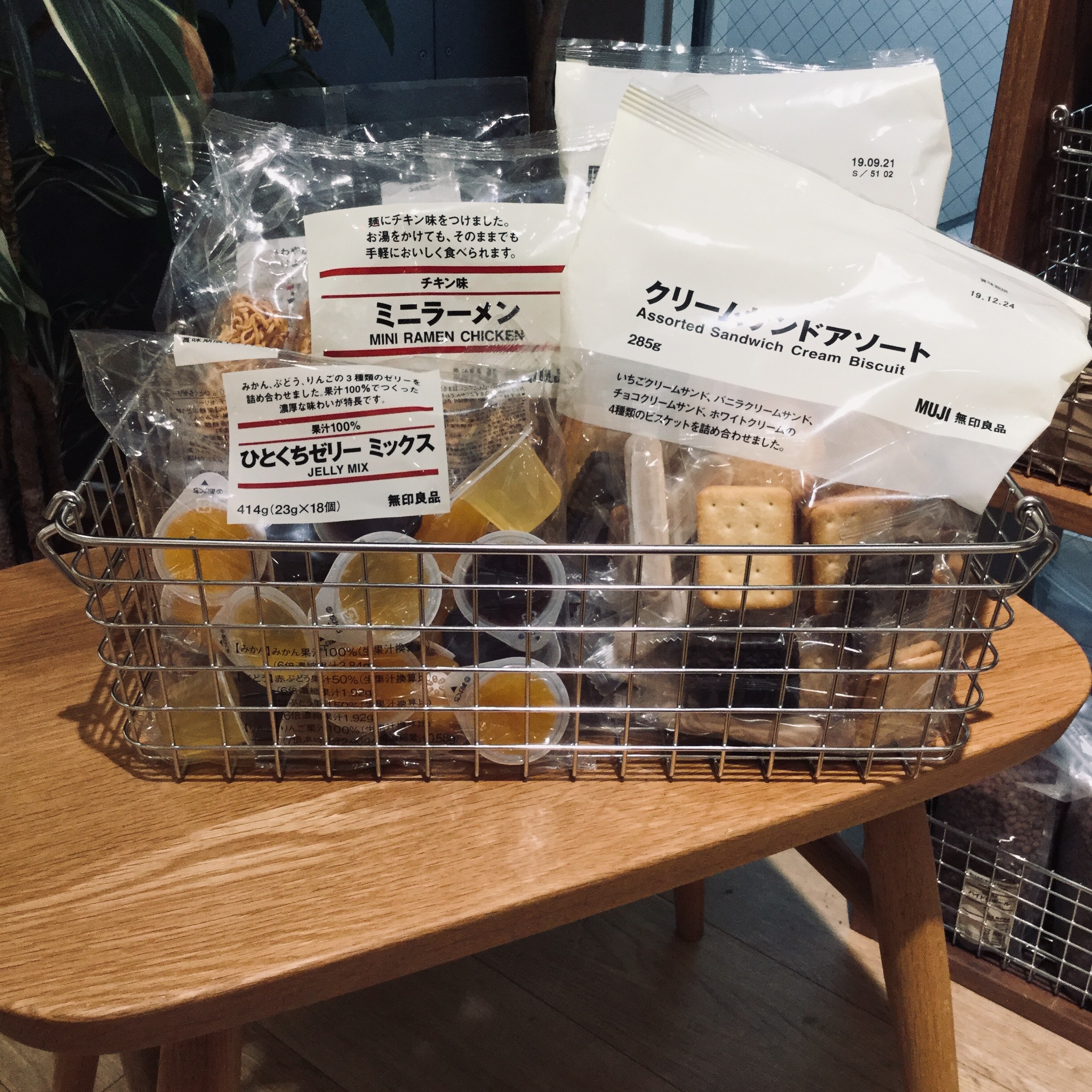 キービジュアル画像：みんなで食べるおかし｜スタッフのおすすめ
