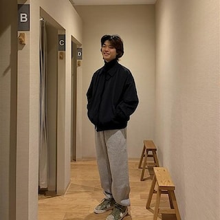 【183ｃｍ】シンプルな色合わせで整える、カジュアルスタイル