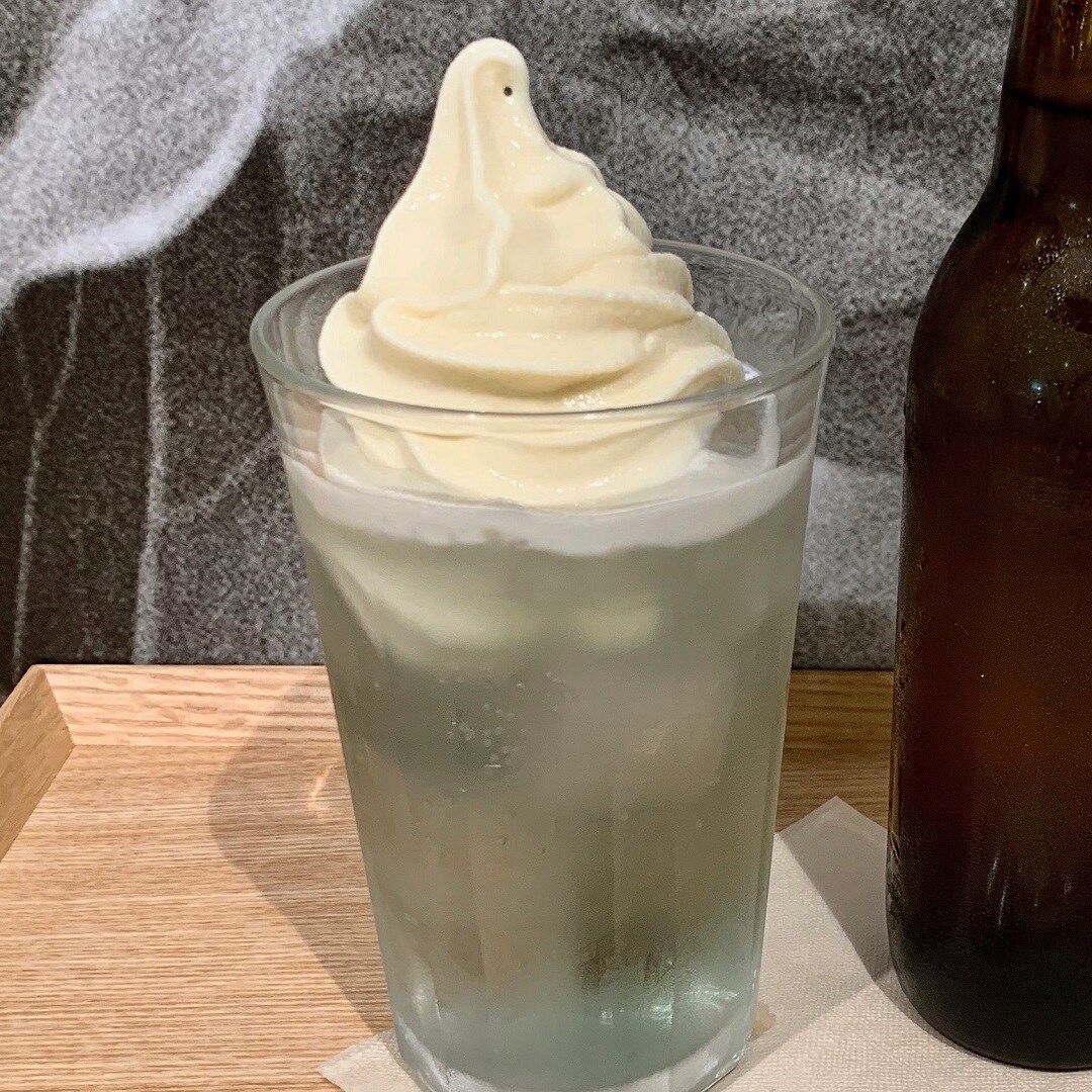 キービジュアル画像：なつかしい味を再現したクリームソーダ