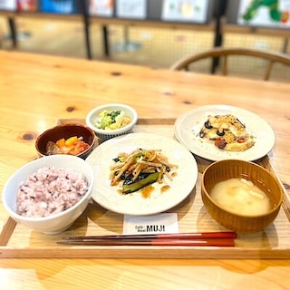 【Cafe＆Meal MUJI 近鉄あべのハルカス】『4品セット』でMUJIを味わう。