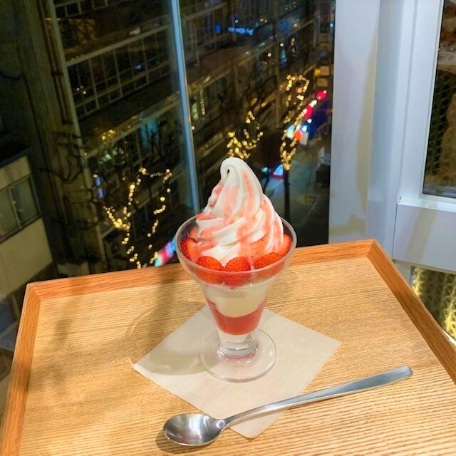 苺パフェ