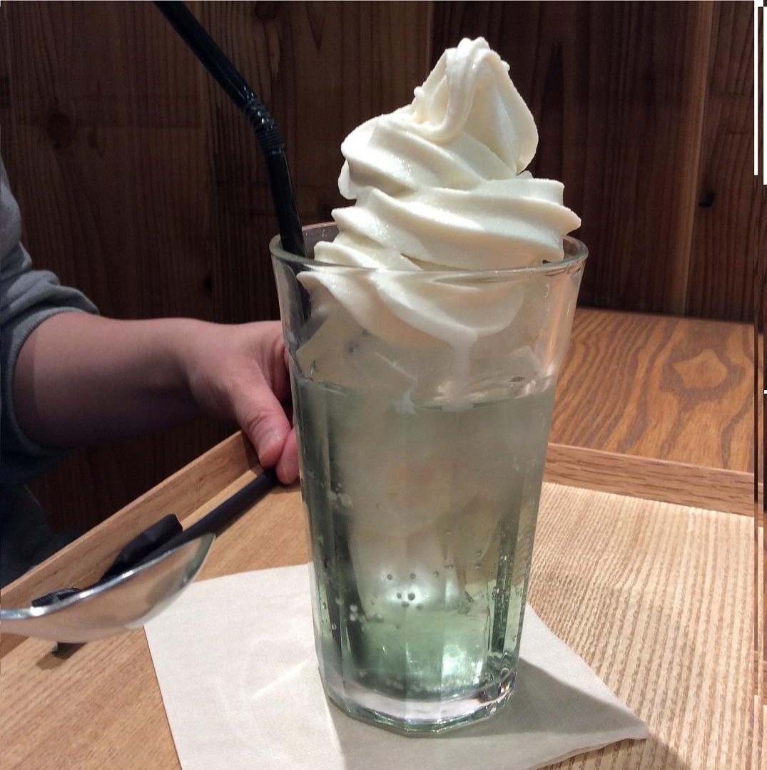 キービジュアル画像：おすすめドリンク｜クリームソーダ