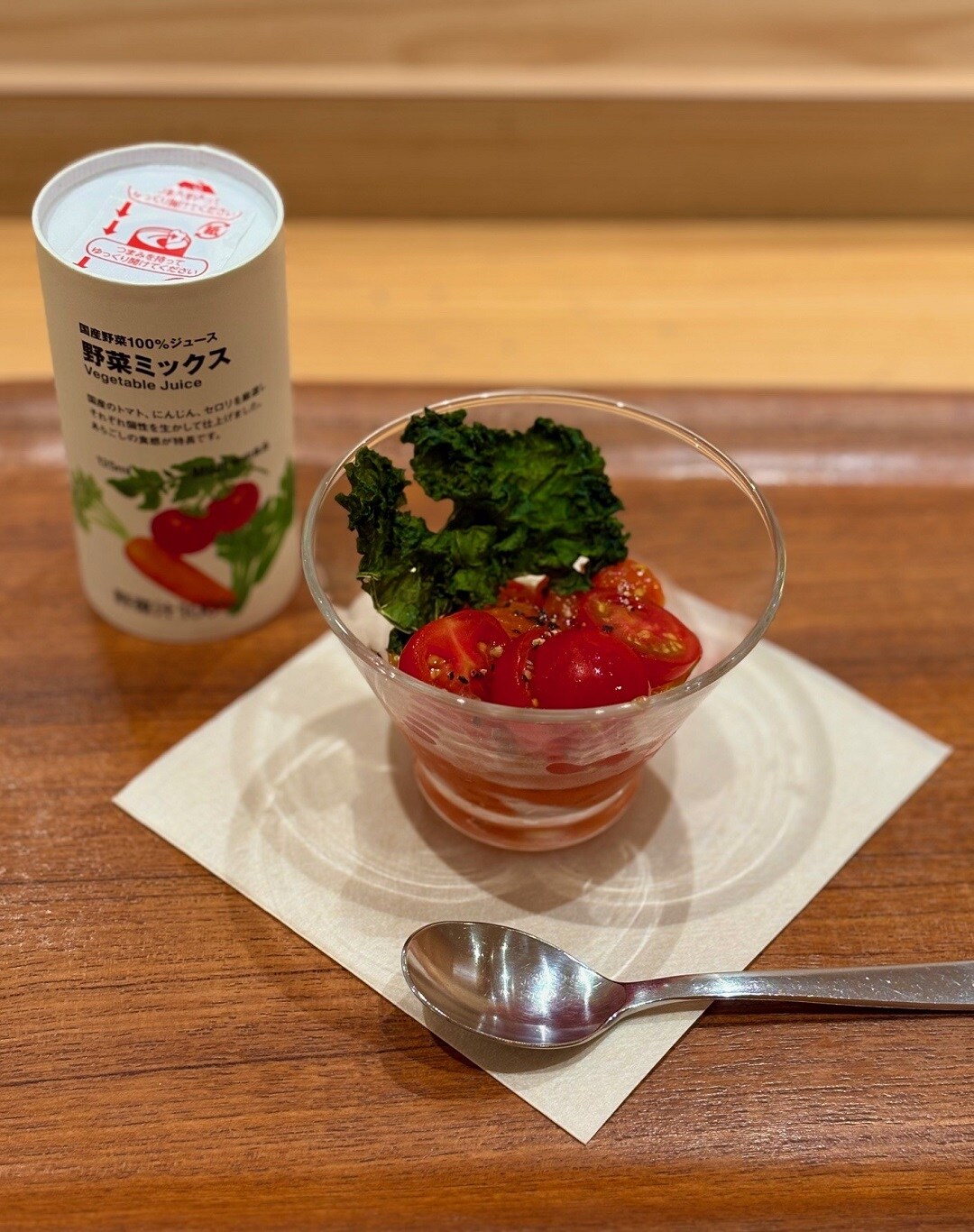 【Cafe＆MealMUJI上野マルイ】３種野菜のゼリーケールチップ添え