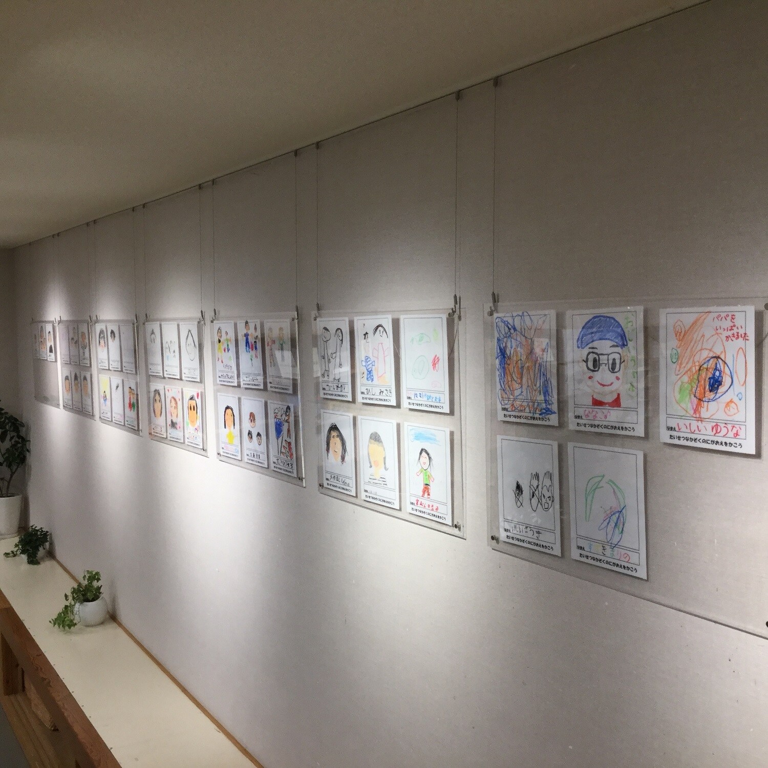 キービジュアル画像：母の日の似顔絵展示中です。