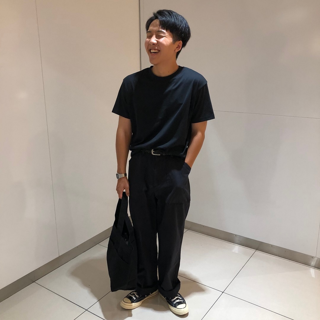 男の子が立っている写真