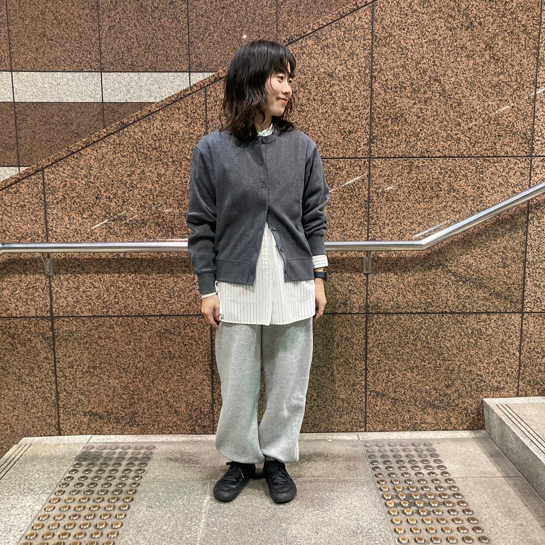 女の子が立っている写真