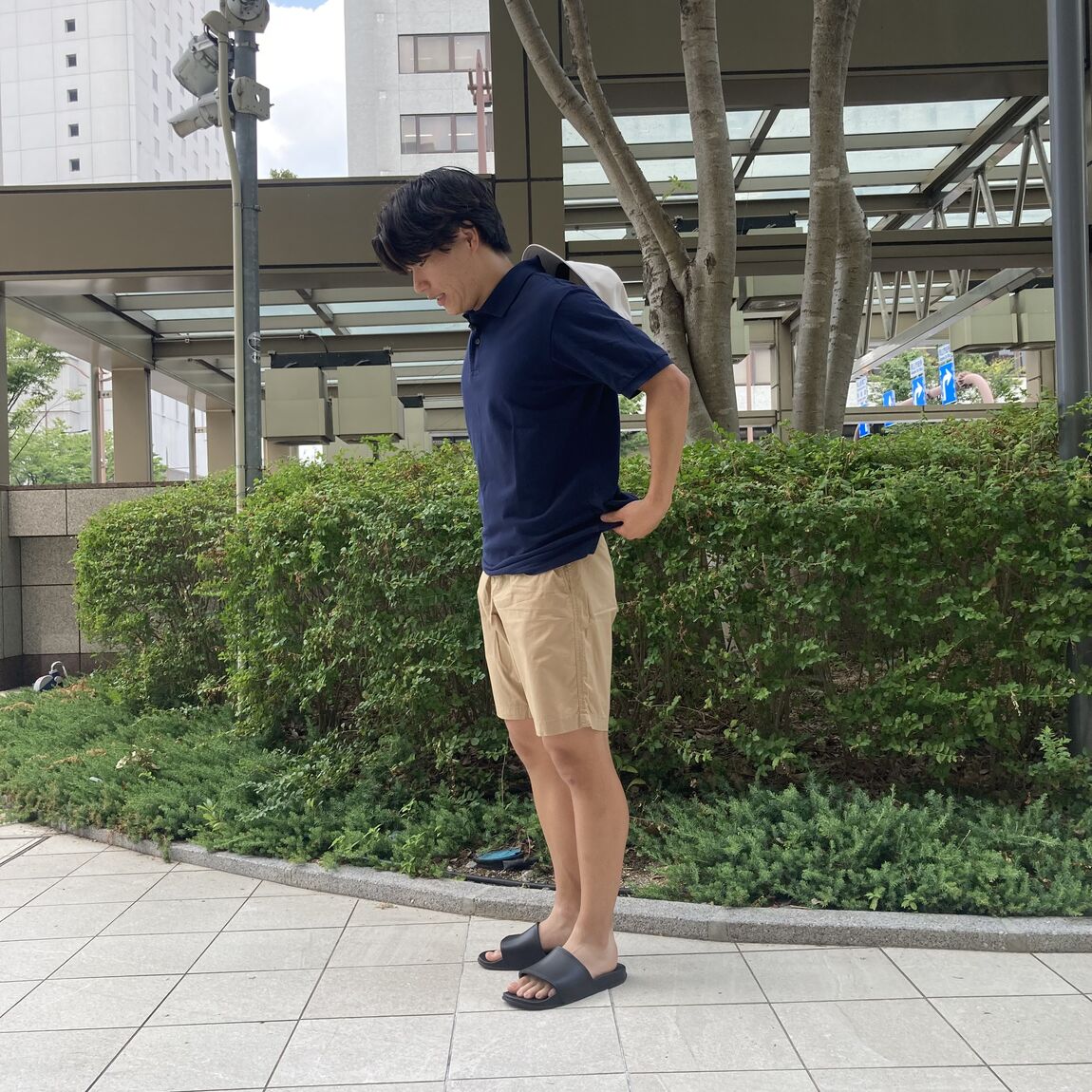 ハーフパンツをはいた男性の写真