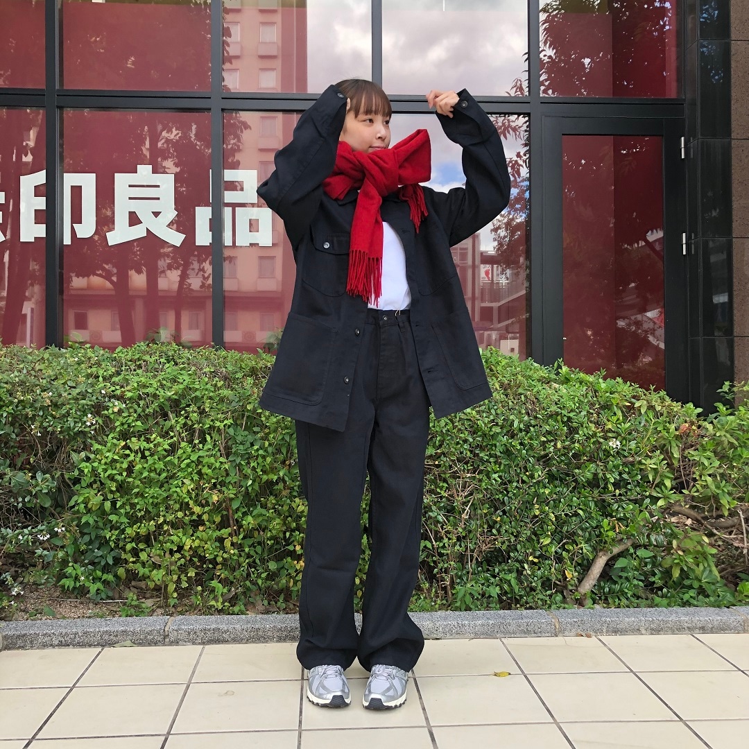 女の子が立っている写真
