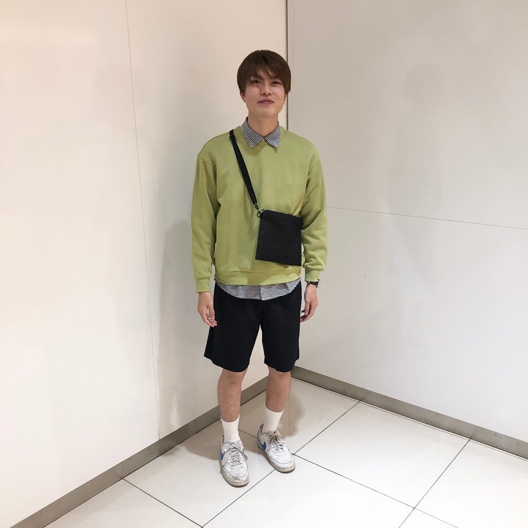 男の子が立っている写真