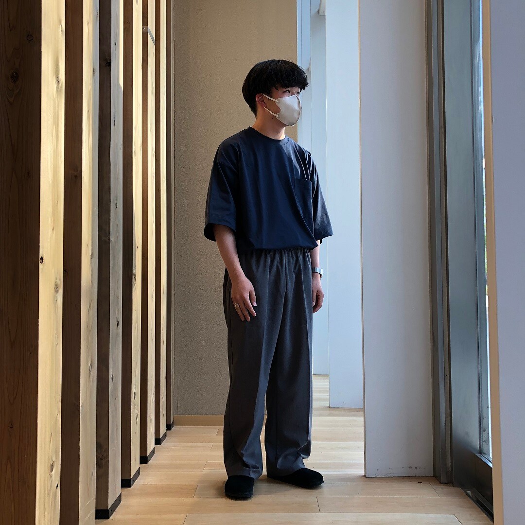 服を着ている人
