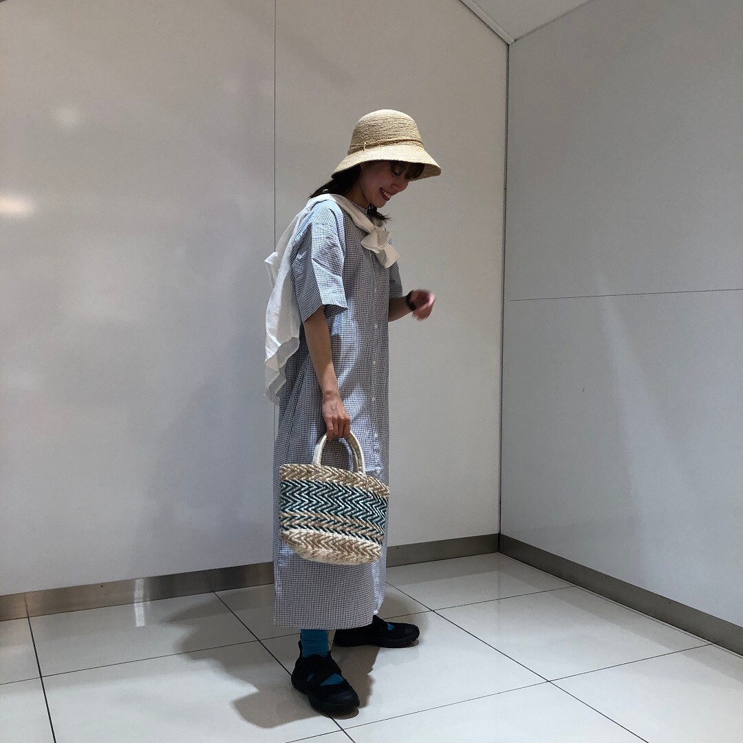 女の子が立っている写真