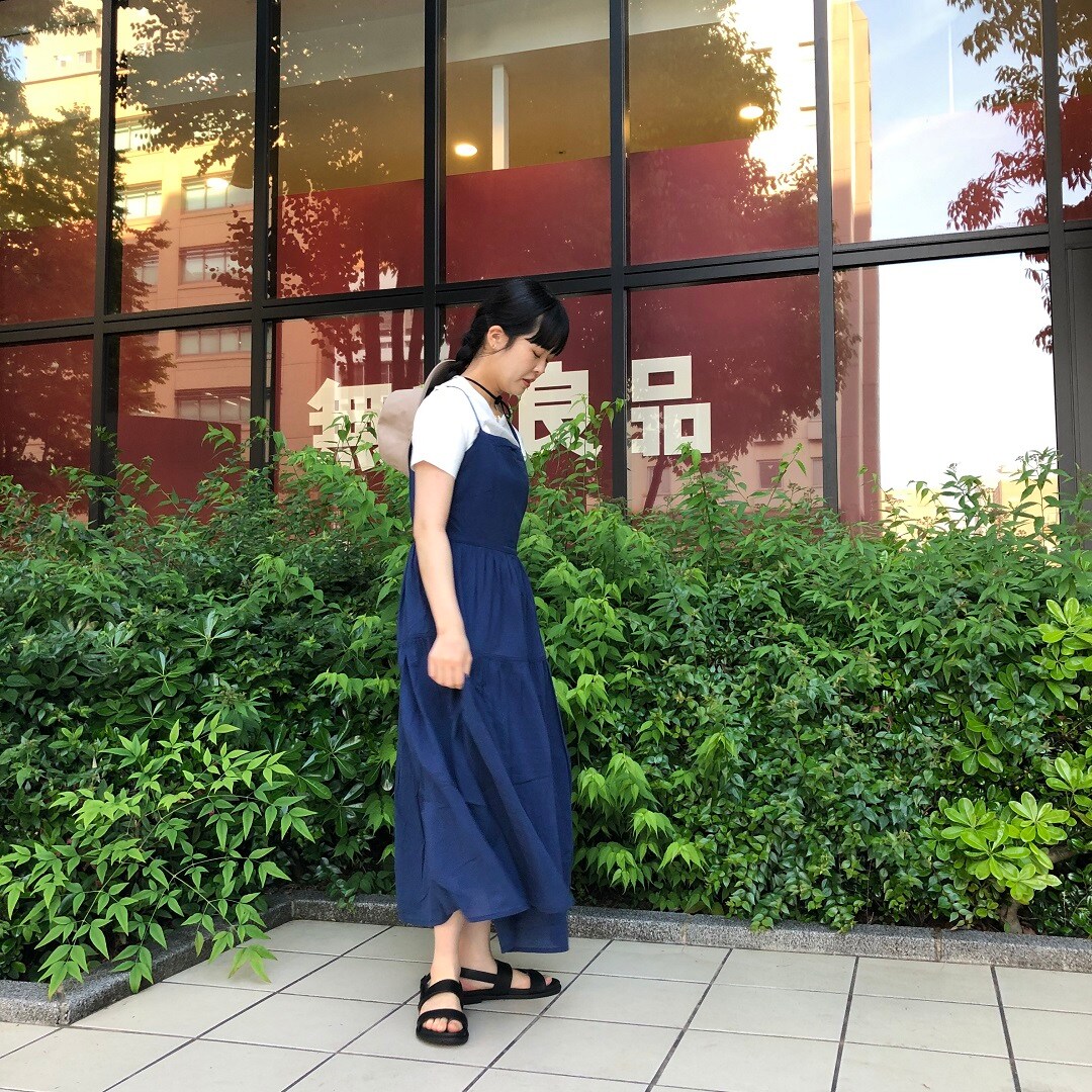 女の子が立っている写真