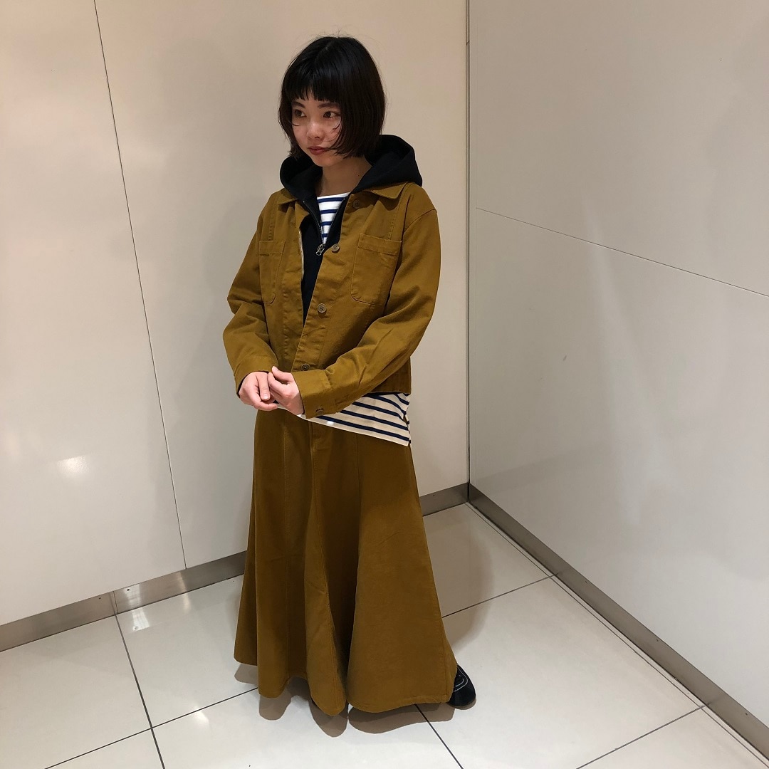 女のひとが立っている写真