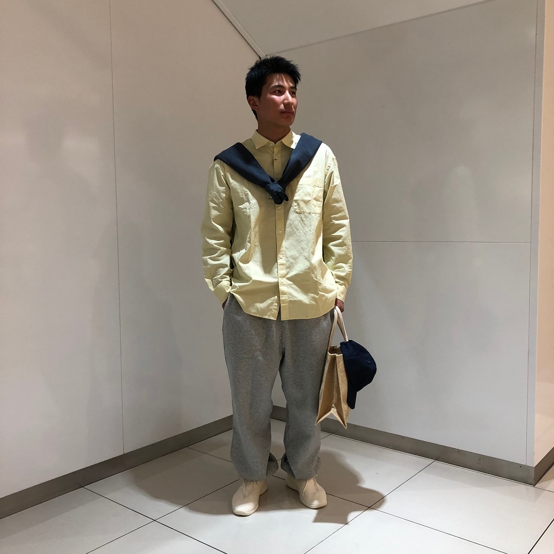 男の子が立っている写真