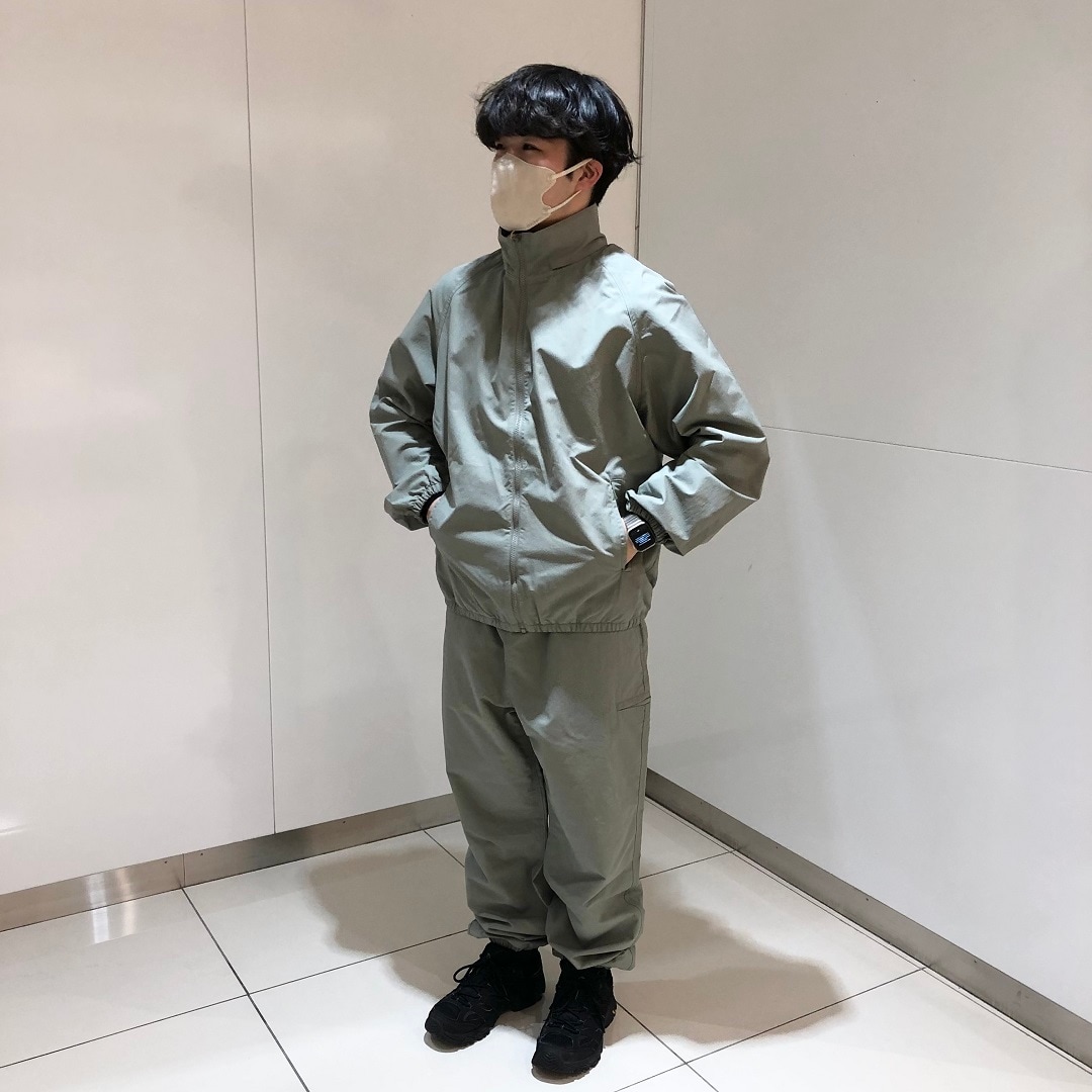 男の子が立っている写真