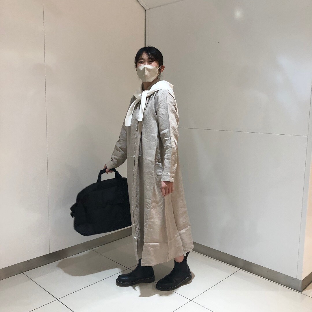 女の子が立っている写真