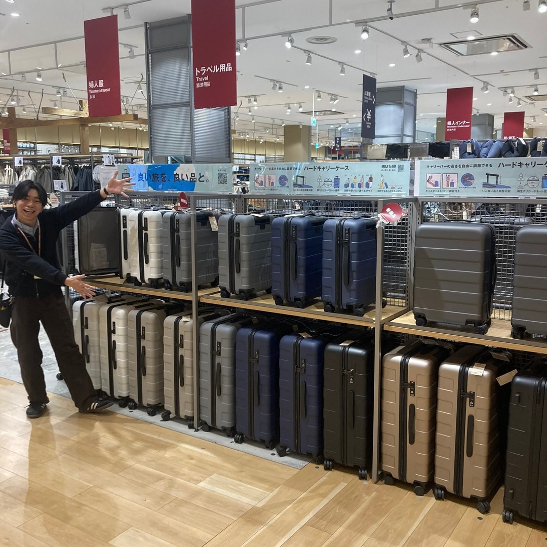 キャリーケースの売り場の写真