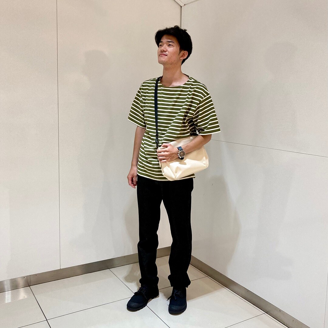 紳士服SALE品を着用した男性