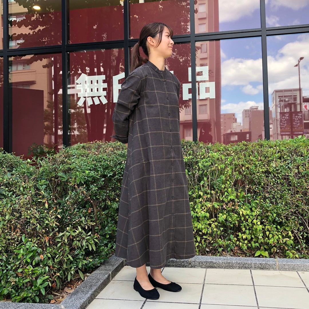 女の子が立っている写真