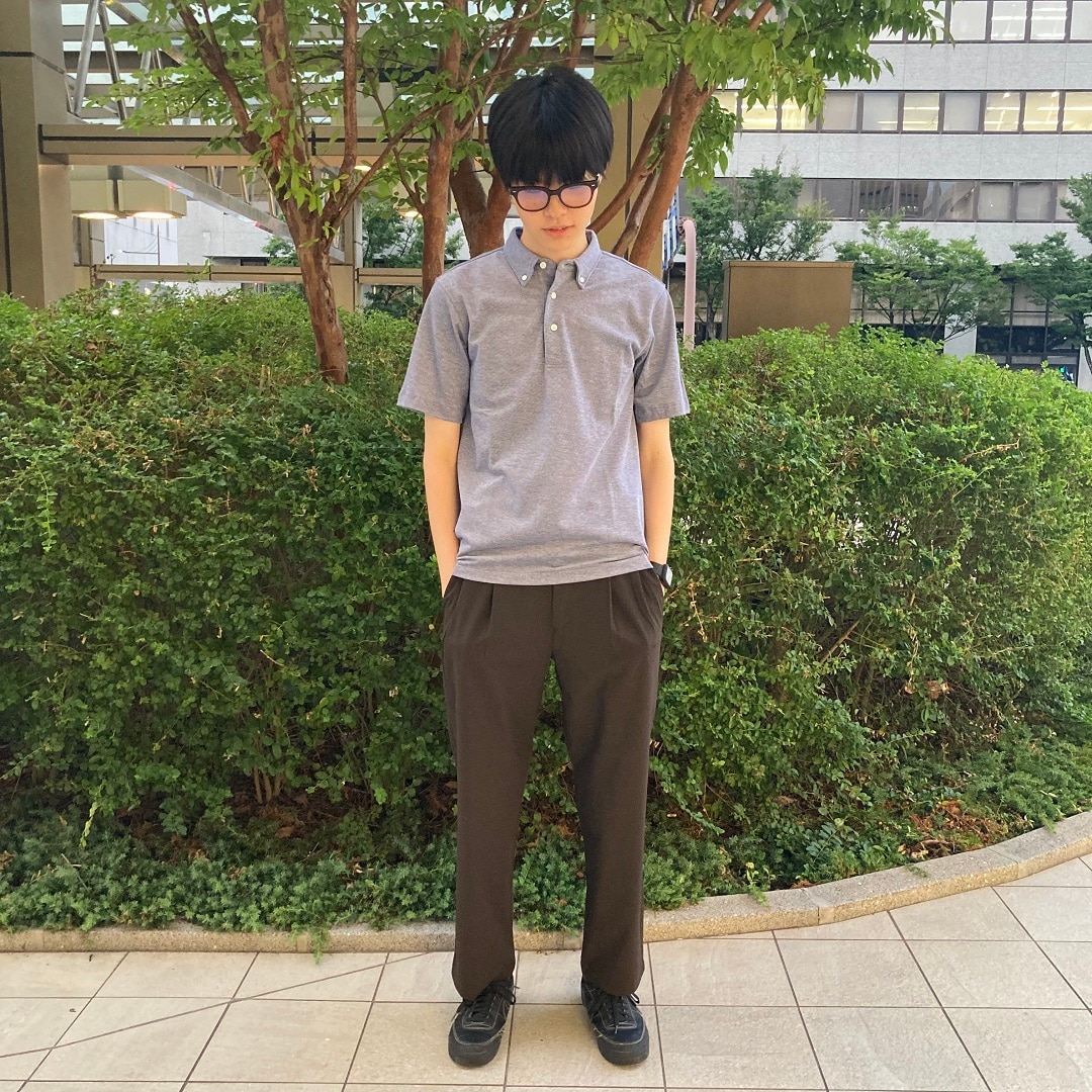 男の子が立っている写真