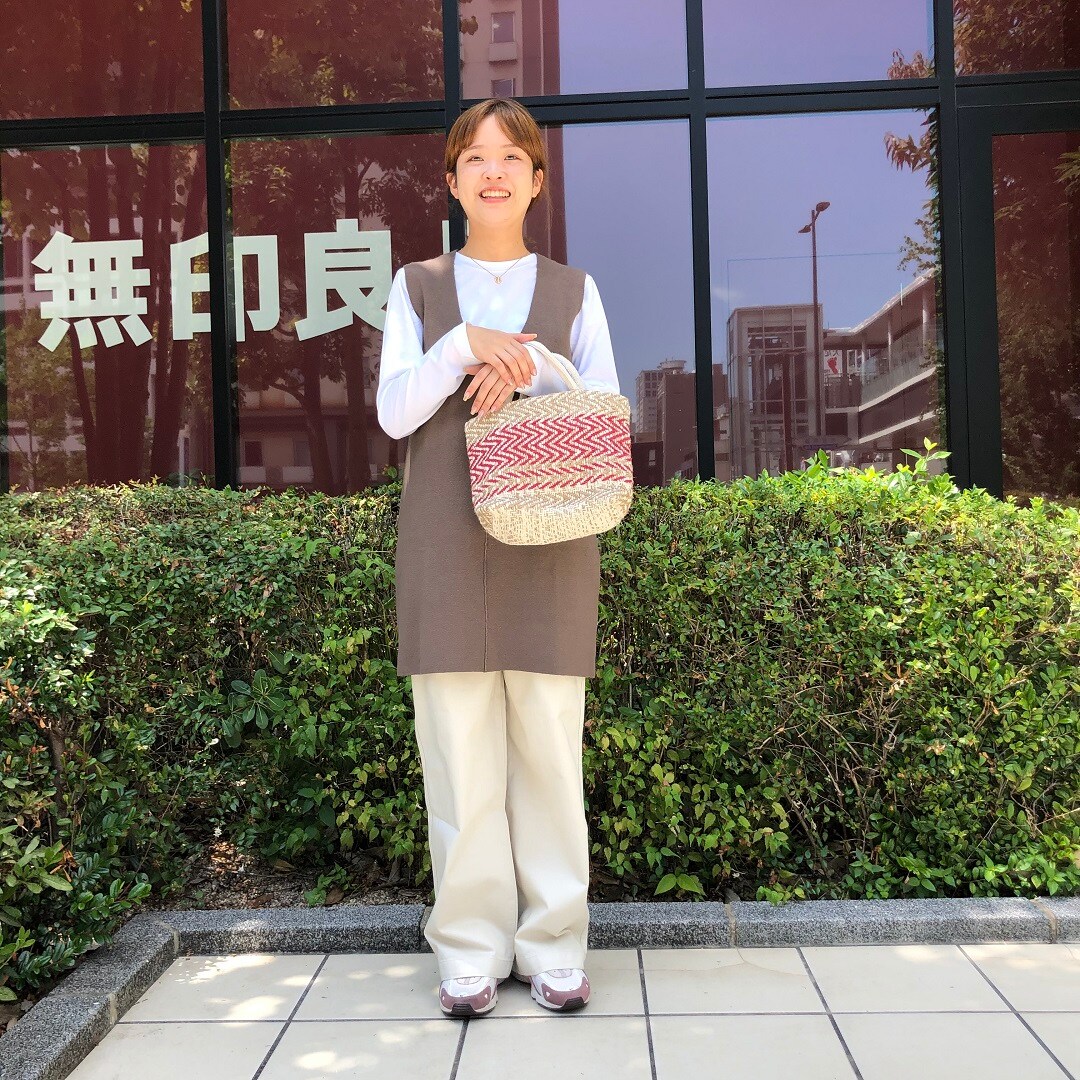女の子が立っている写真