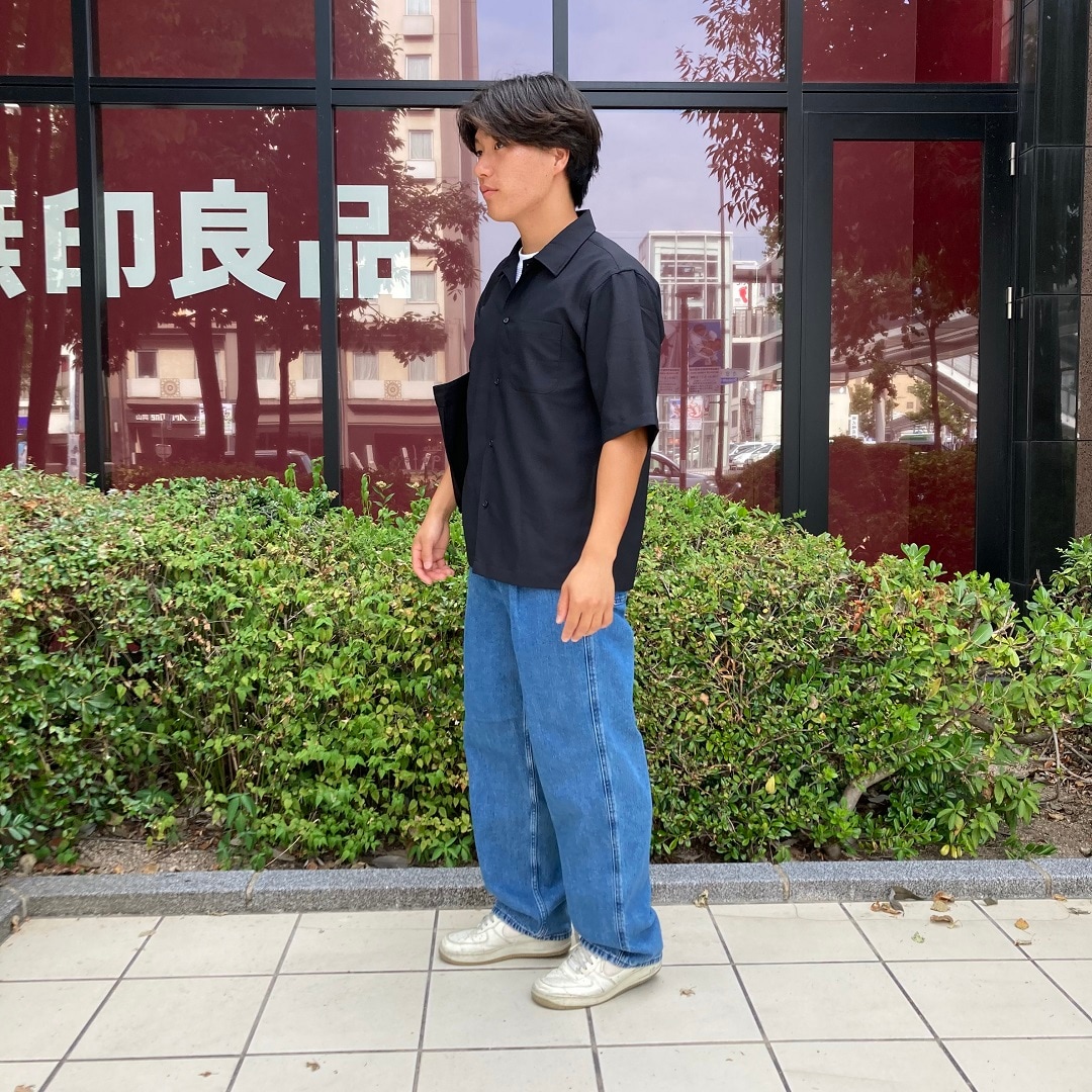 シャツを着た男性の写真
