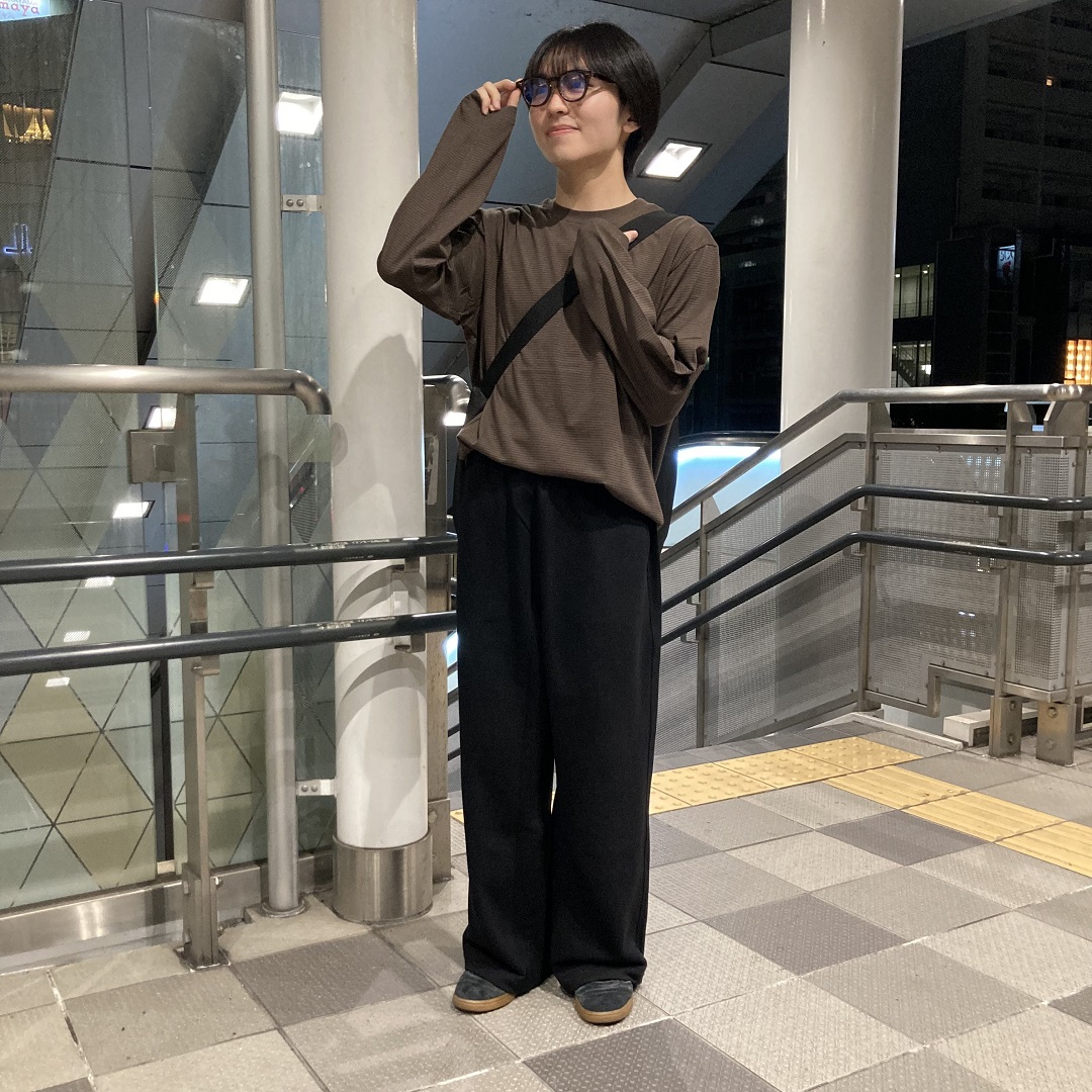 立っている男性の写真