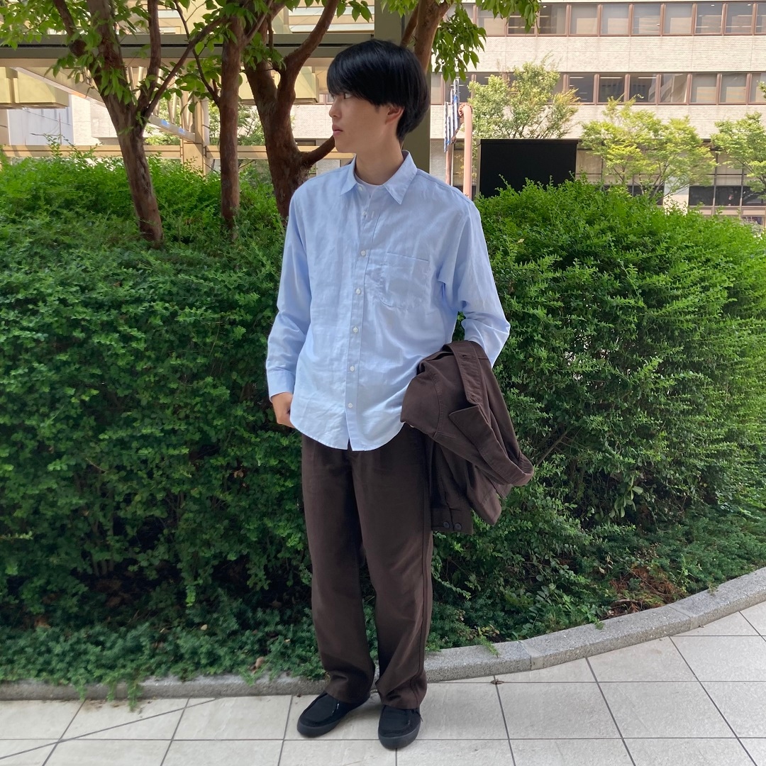 ジャケットを着た男性の秋服コーディネート