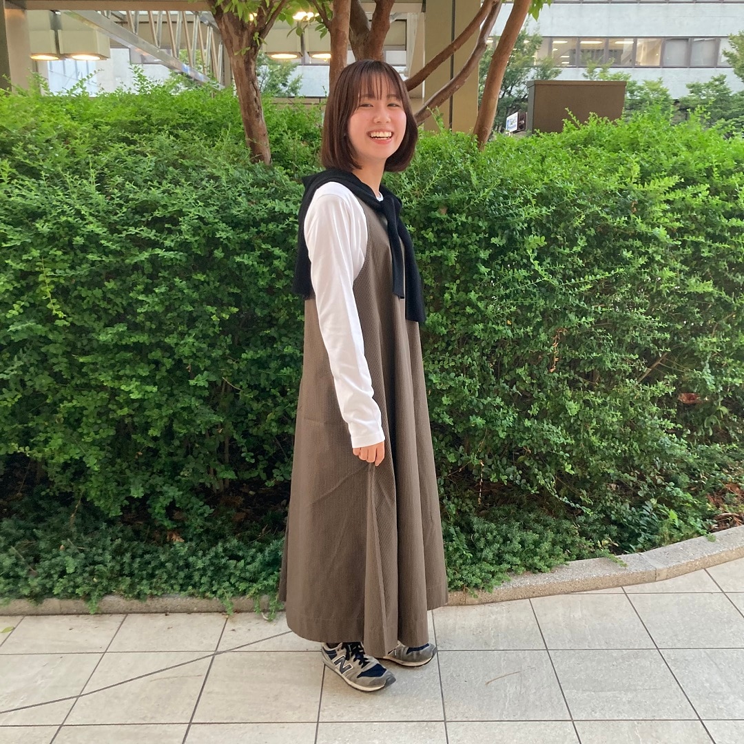 女の子が立っている写真