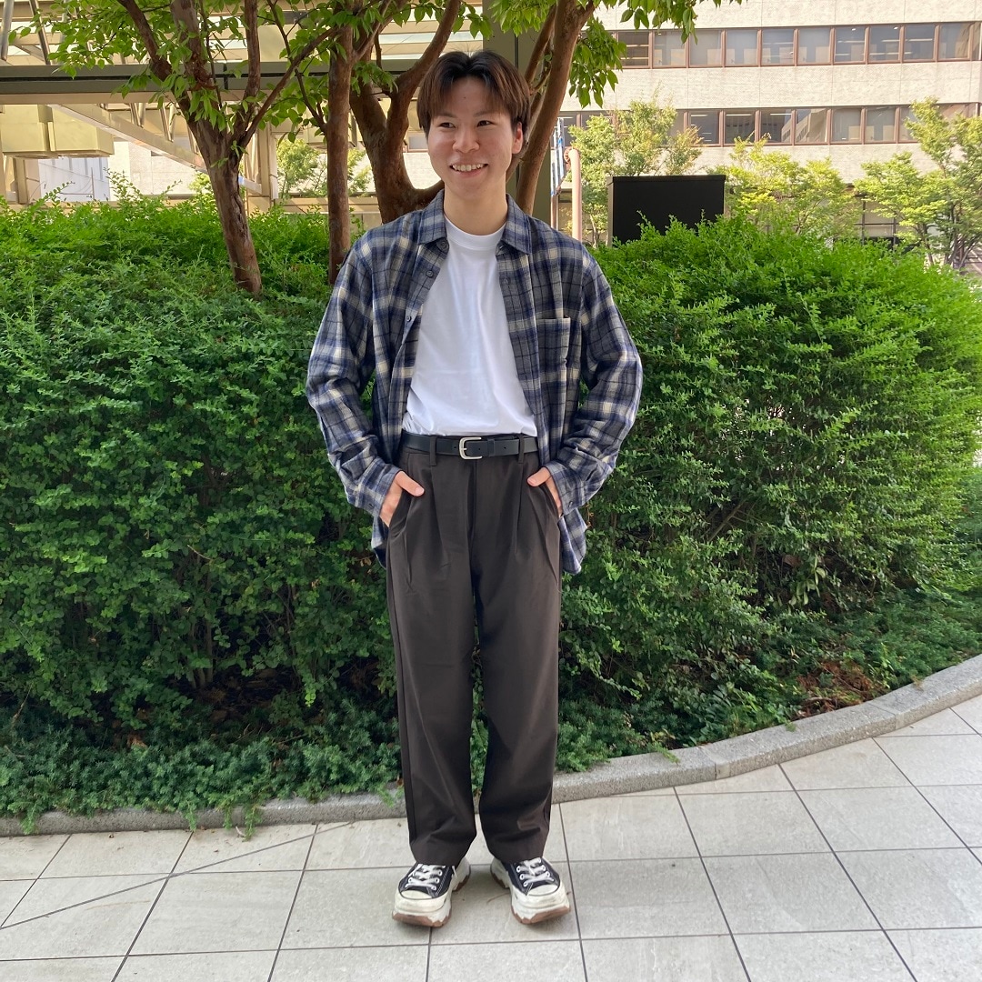 男の子が立っている写真