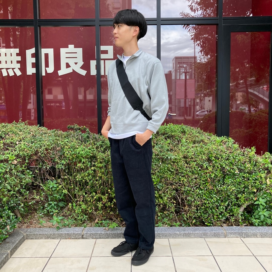 秋服の男性