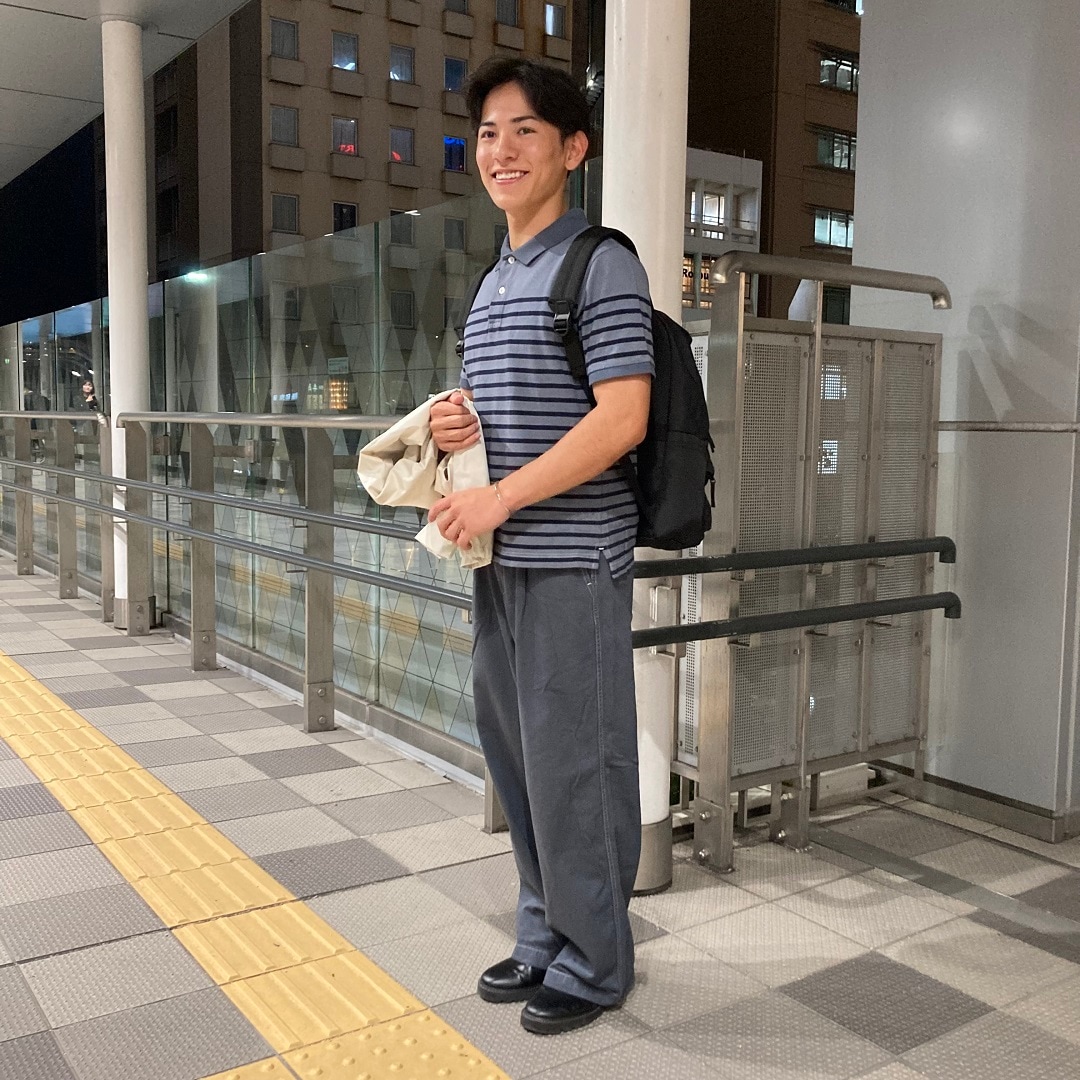 ポロシャツを着た男性の写真