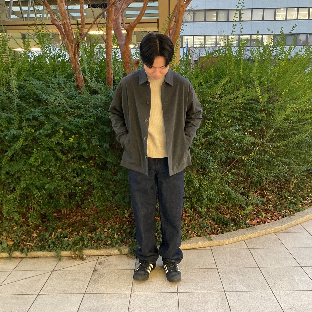 ジャケットを着た男性の写真