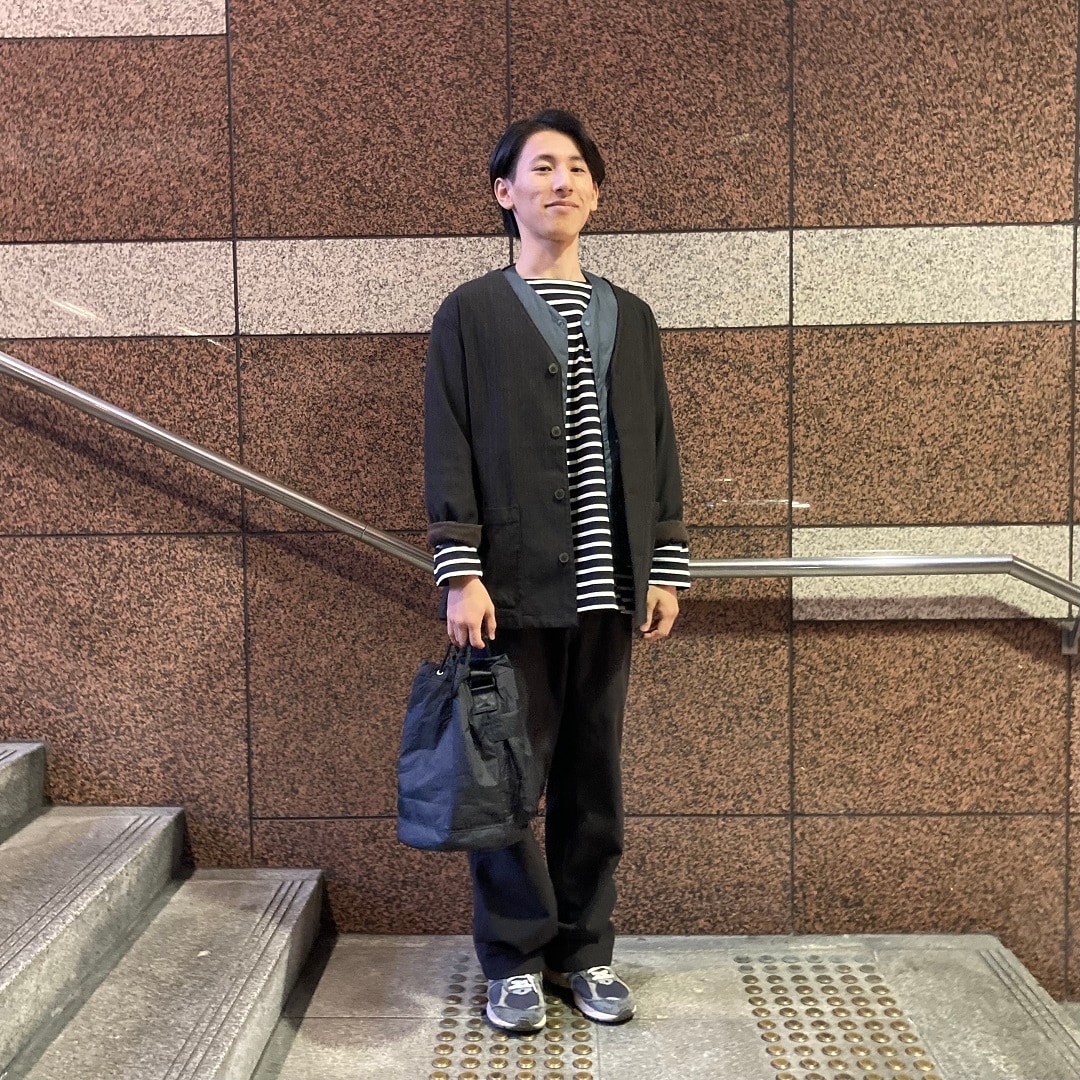 男の子が立っている写真