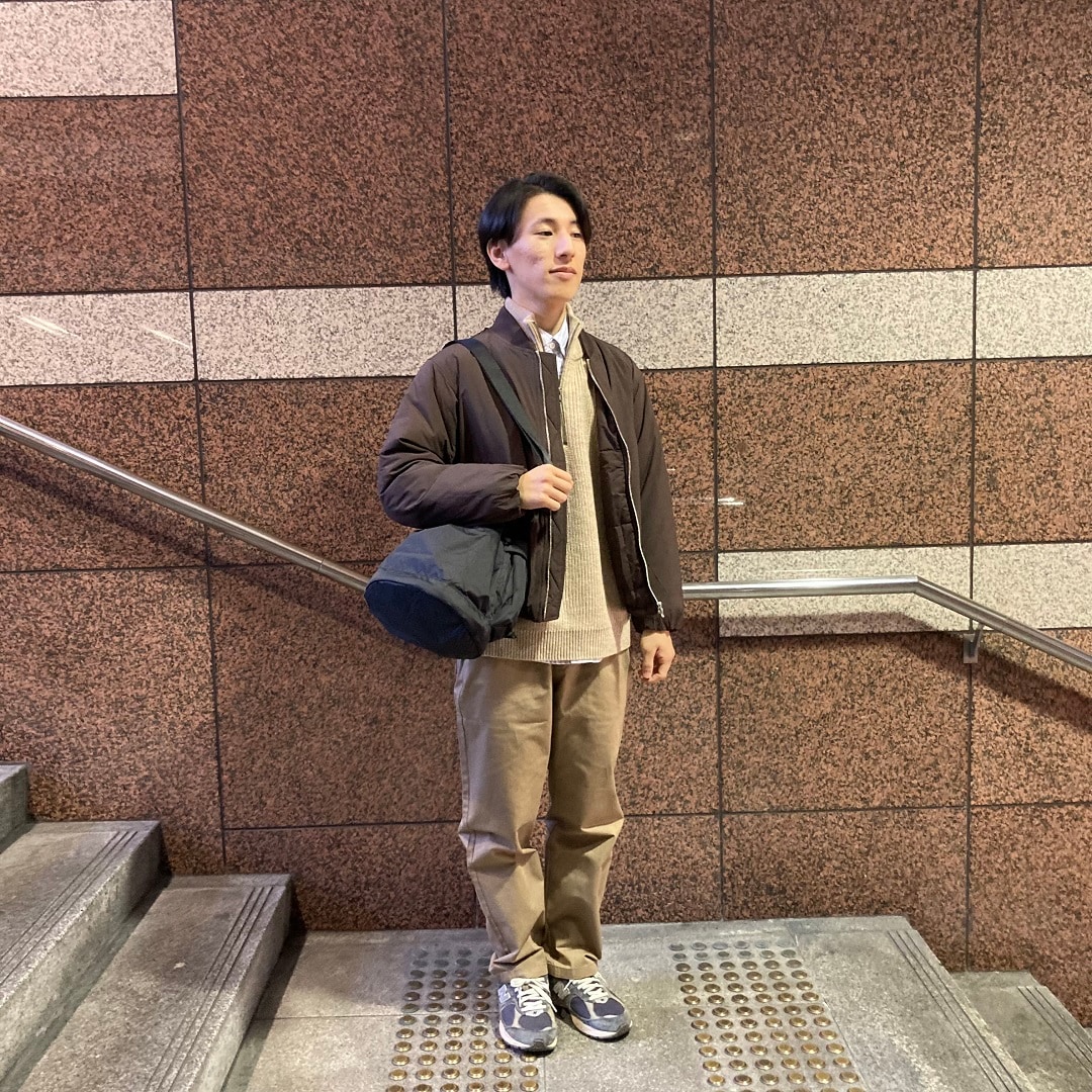 男の子が立っている写真