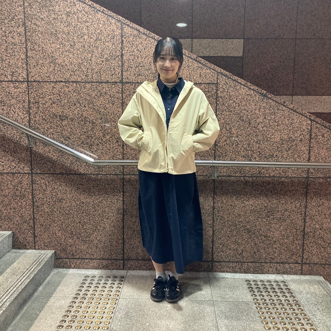 女の子が立っている写真