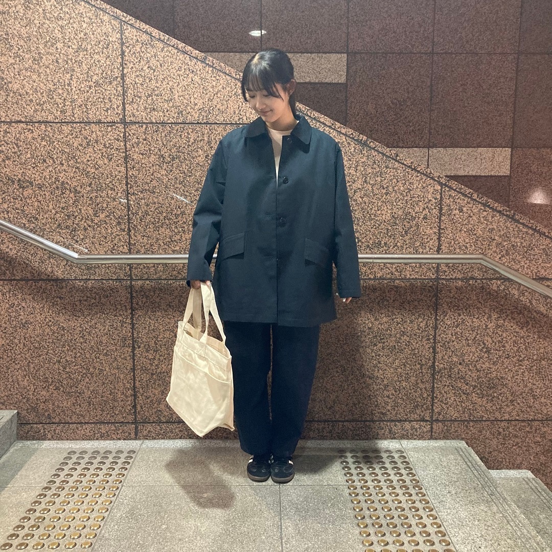 女の子が立っている写真