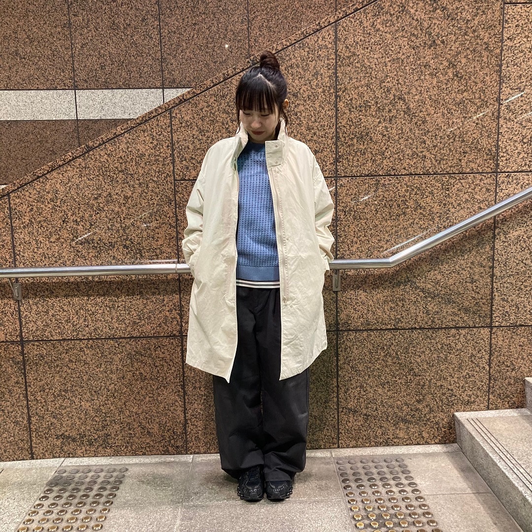 女の子が立っている写真