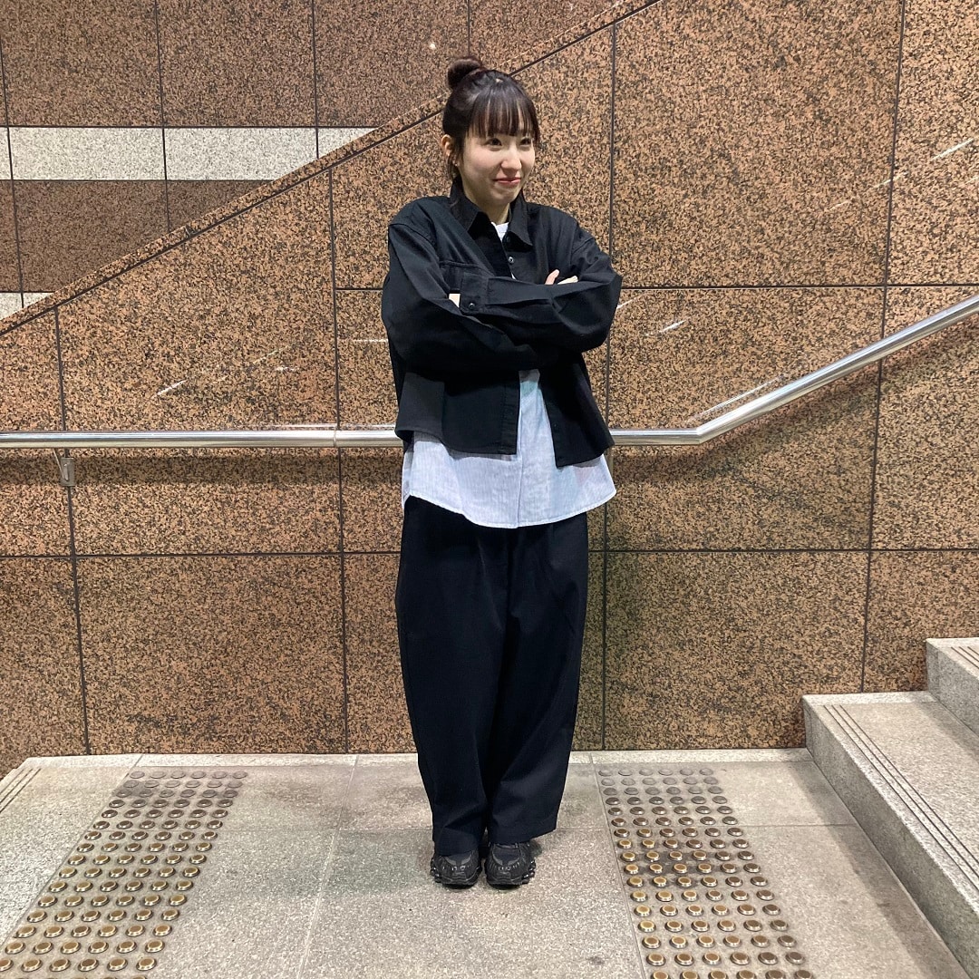 女の子が立っている写真