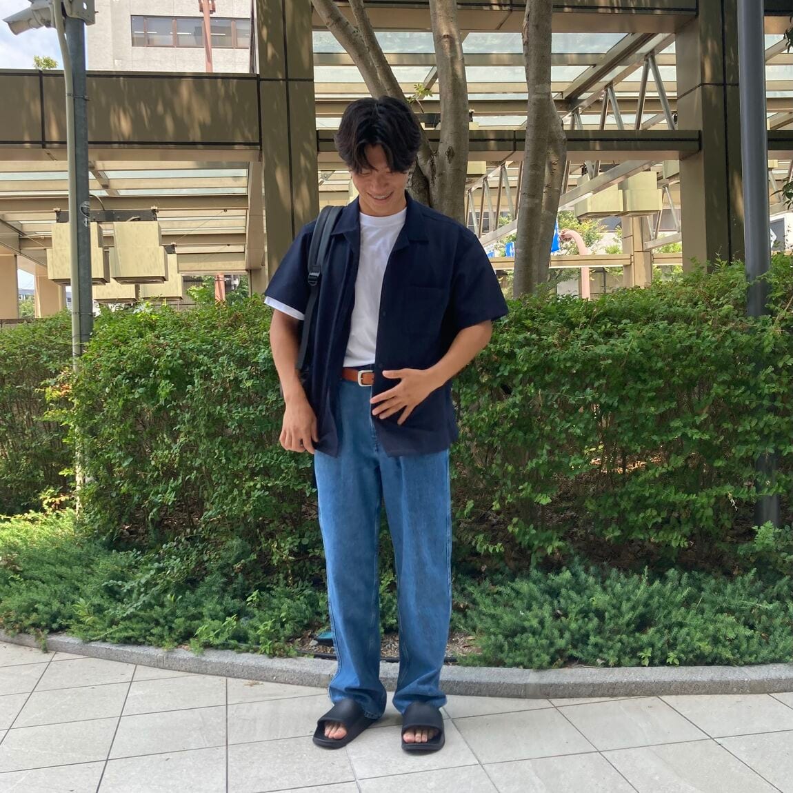 男の子が立っている写真