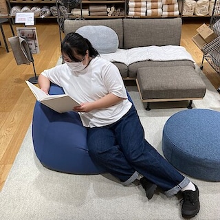 【イオンモール倉敷】体にフィットするソファ用ひんやりカバー